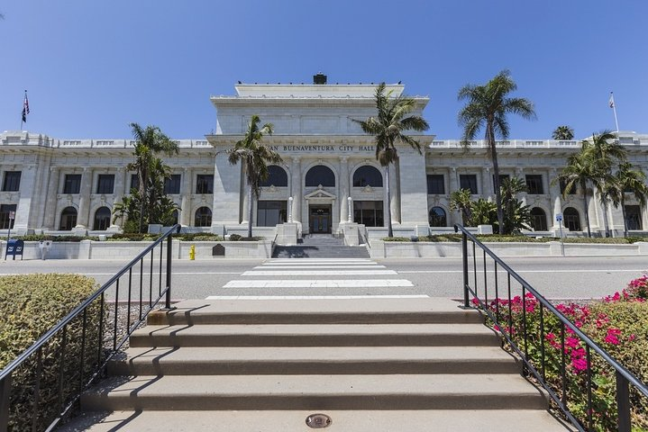 A Remarkable Scavenger Hunt: Ace Ventura - Photo 1 of 5